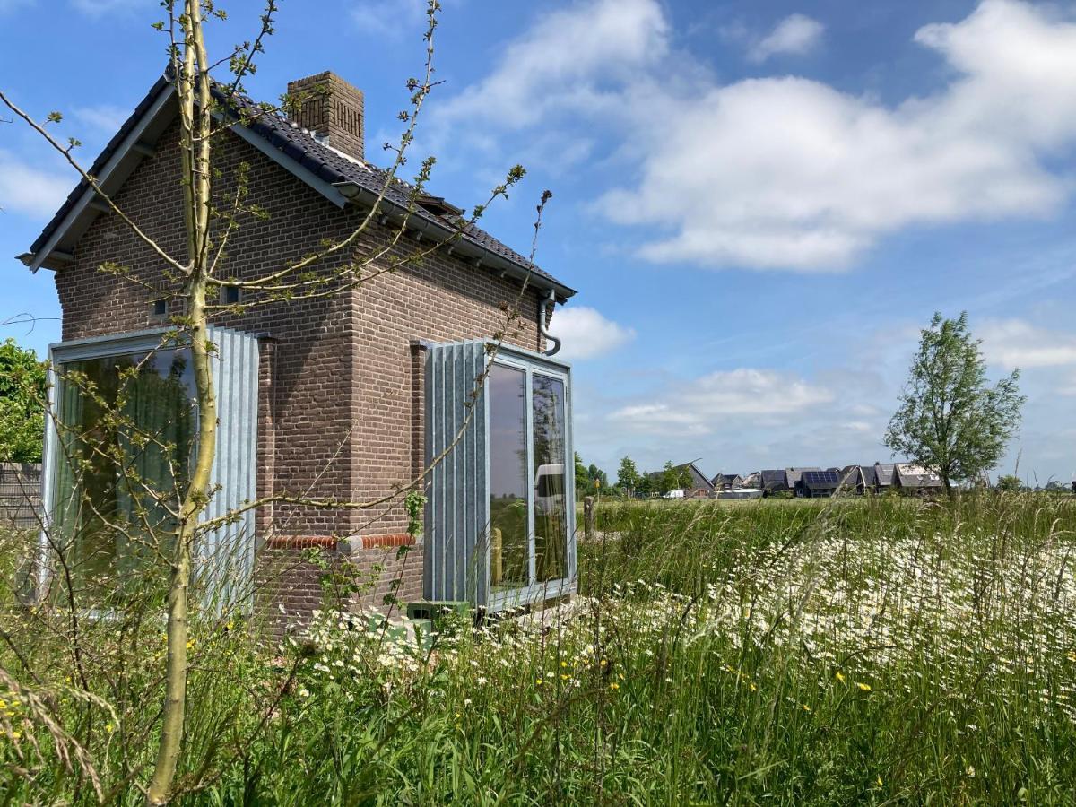 Tiny House Van Hoogspanning Naar Ontspanning Wirdum Eksteriør billede